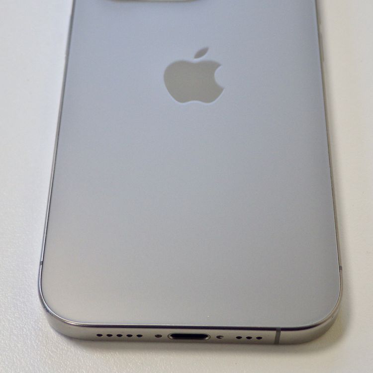SIM�ե꡼ iPhone15 Pro 256GB ����88% �ʥ���������˥���