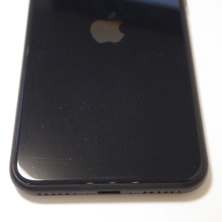 SIM�ե꡼ iPhone SE(��3����) 128GB ����84% �ߥåɥʥ��� ����̵��