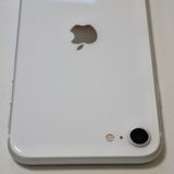 SIM�ե꡼ iPhone SE(�裲����) 64GB �ۥ磻�� 81% ����̵��