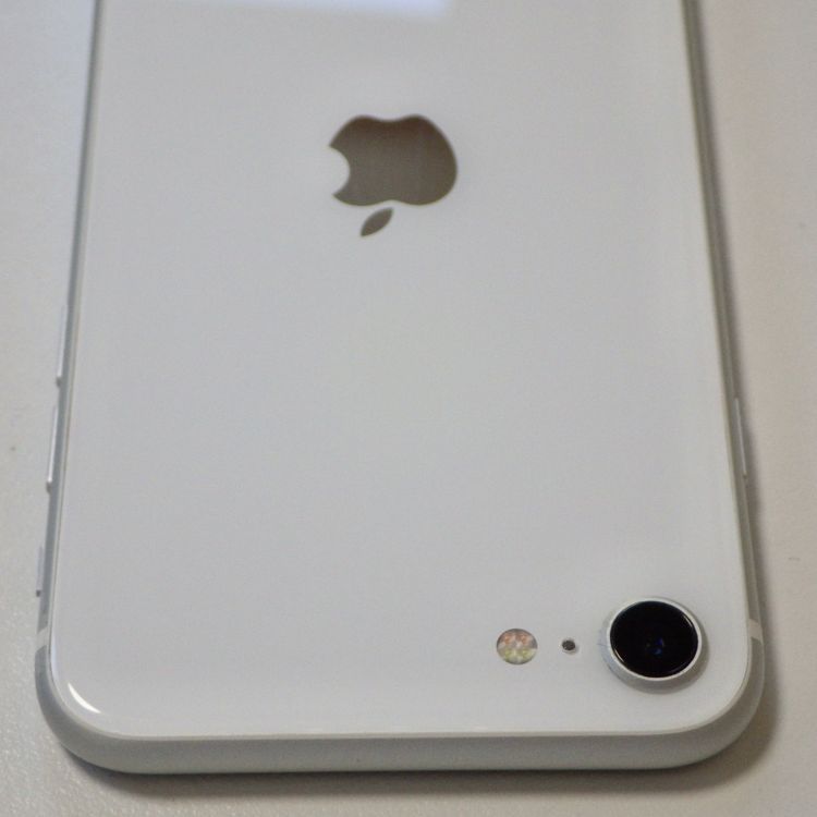 SIM�ե꡼ iPhone SE(�裲����) 64GB �ۥ磻�� 81% ����̵��