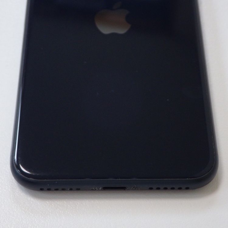 SIM�ե꡼ iPhone SE(��3����) 128GB ����86% �ߥåɥʥ��� ����̵��
