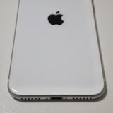 SIM�ե꡼ iPhone SE(�裲����)64GB �ۥ磻�� ����85% ����̵��