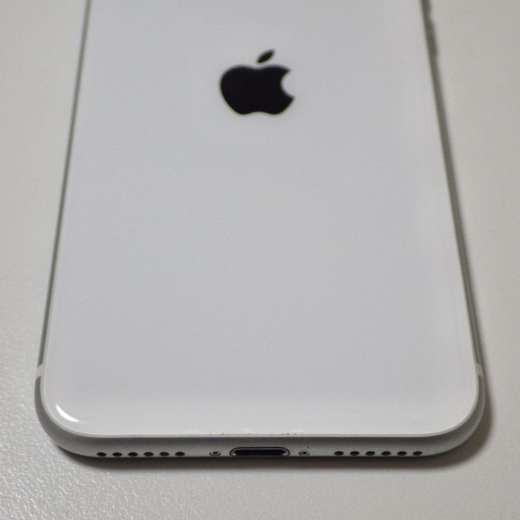 SIM�ե꡼ iPhone SE(�裲����)64GB �ۥ磻�� ����85% ����̵��