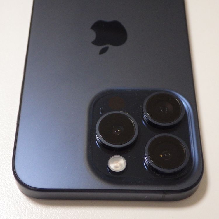 Apple�� SIM�ե꡼ iPhone15 Pro 128GB ����84% �֥롼�����˥���