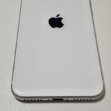 SIMե꡼ iPhone SE(裲) 64GB ۥ磻 84% iOS15