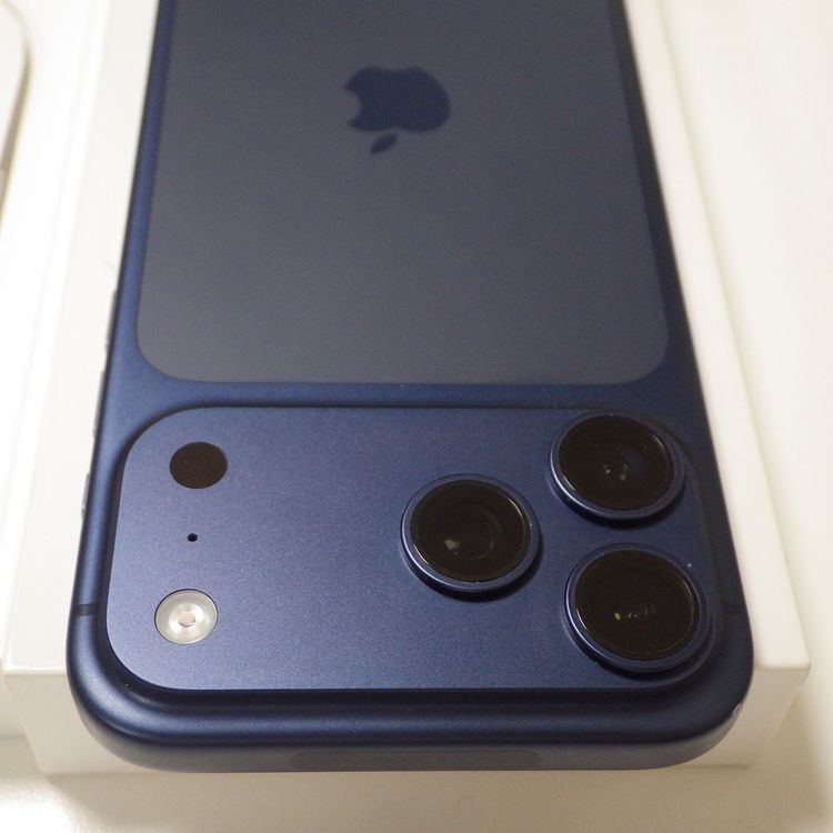 Apple�� SIM�ե꡼ iPhone17 Pro Max 256GB ����99% �֥롼