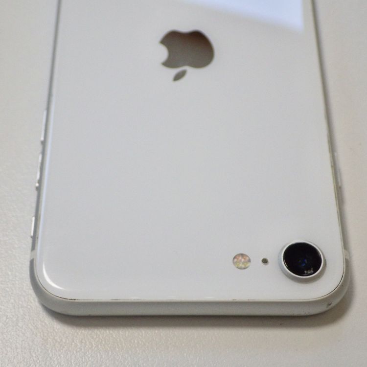 SIM�ե꡼ iPhoneSE2 64GB �ۥ磻�� ����82% ����̵��