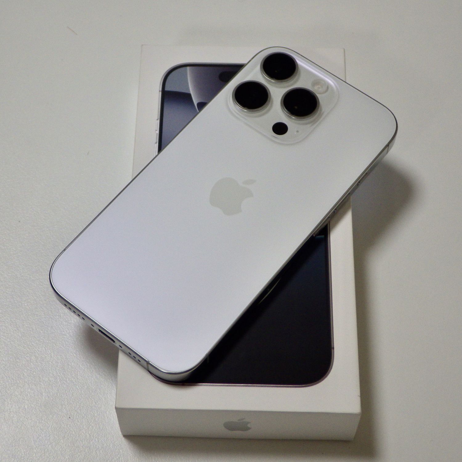 iPhone16pro ホワイト　128GB 交換品未使用に近い ムスビー｜Apple版 新品交換品 未使用 SIMフリー iPhone16 Pro