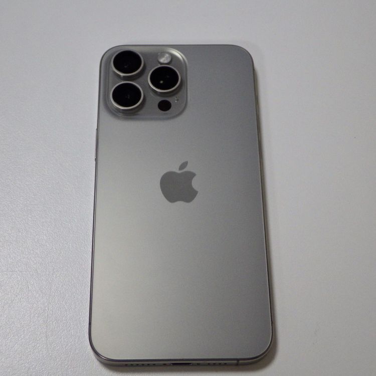 SIM�ե꡼ iPhone15 Pro Max 256GB ����85% �ʥ���������˥���