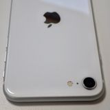 SIM�ե꡼ iPhone SE(�裲����) 64GB �ۥ磻�� ����82% ����̵��