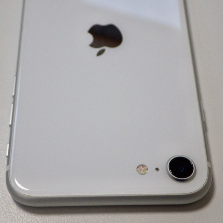 SIM�ե꡼ iPhone SE(�裲����) 64GB �ۥ磻�� ����82% ����̵��