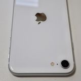 SIM�ե꡼ iPhone SE(�裲����) 64GB ����89% �ۥ磻�� ����̵��