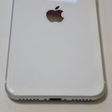 SIM�ե꡼ iPhone SE(�裲����) 64GB �ۥ磻�� 81% ����̵��