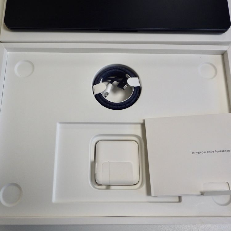 MacBook Air M2 8GB/256GB13.6����� �Хåƥ꡼100% ����̵��