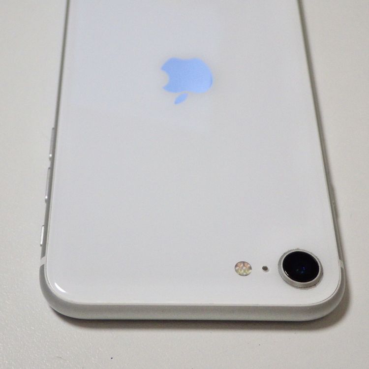 SIM�ե꡼ iPhone SE(�裲����) 64GB �ۥ磻�� ����88% ����̵��