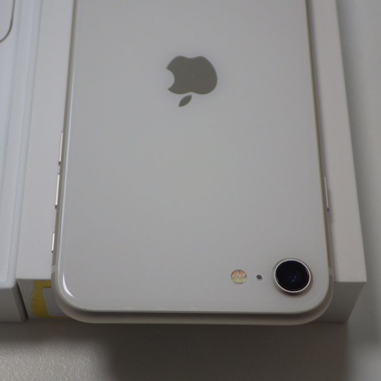 ����Ʊ�� SIM�ե꡼ iPhone SE(�裳����) 64GB ����90% �ۥ磻�� ����̵��