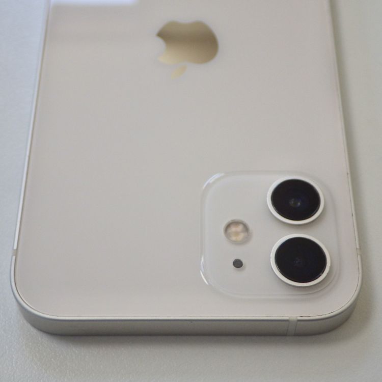 SIM�ե꡼ iPhone12 64GB �ۥ磻�� ����79% ����̵��