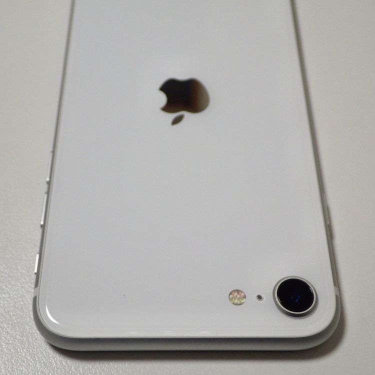 SIM�ե꡼ iPhone SE(�裲����) 64GB �ۥ磻�� ����86% ����̵��