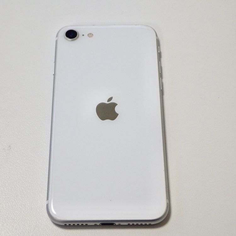 SIM�ե꡼ iPhone SE(�裲����) 64GB �ۥ磻�� ����81% ����̵��