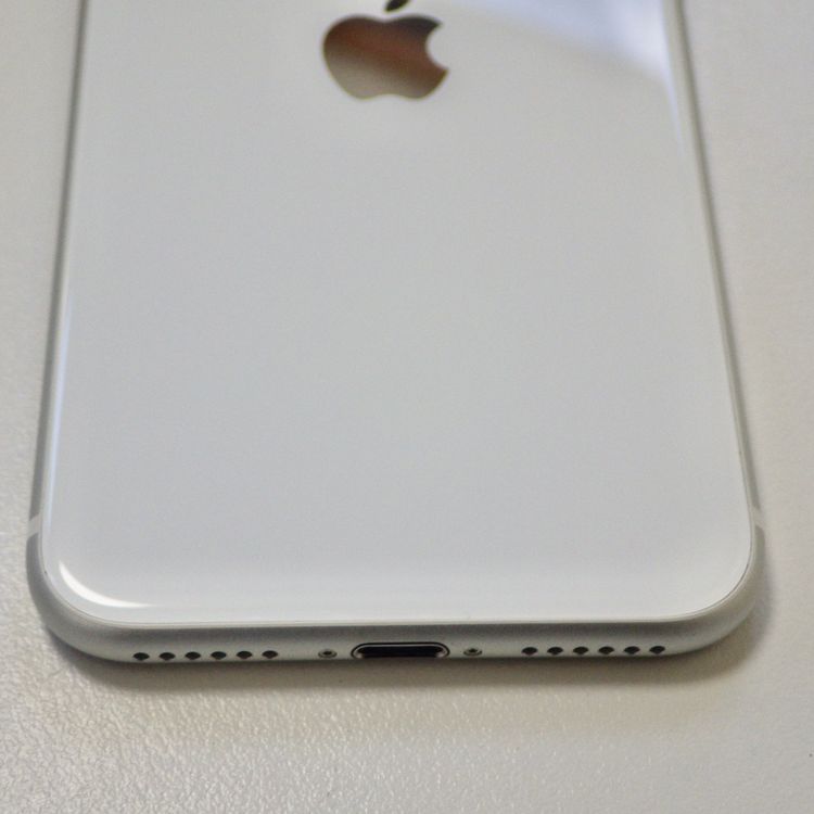SIMե꡼ iPhone SE(裲) 64GB ۥ磻 81% ̵