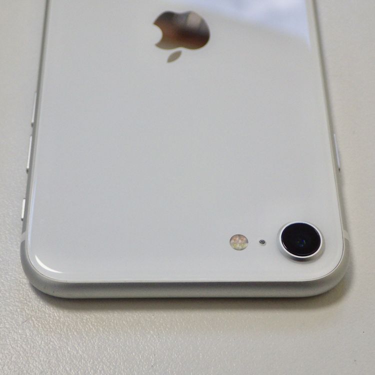 SIMե꡼ iPhone SE(裲) 64GB ۥ磻 79% ̵