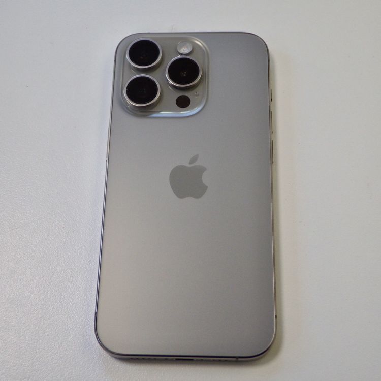 SIM�ե꡼ iPhone15 Pro 256GB ����88% �ʥ���������˥���