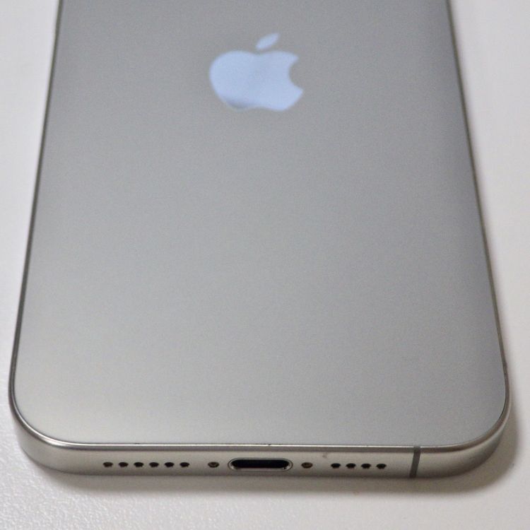 SIM�ե꡼ iPhone15 Pro Max 256GB ����85% �ʥ���������˥���