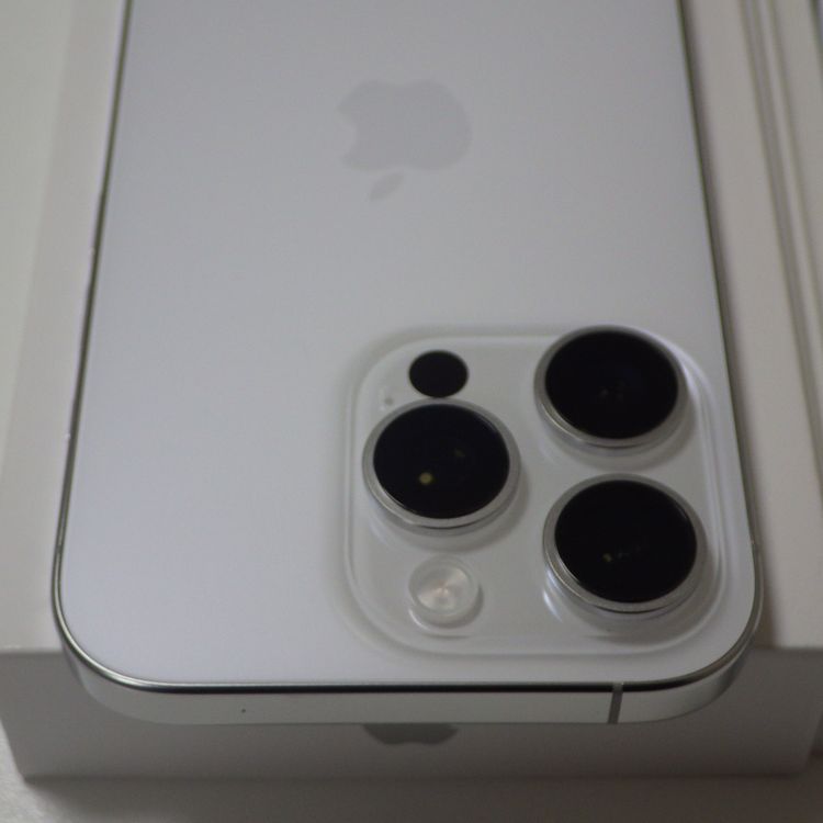 ����Ʊ�� SIM�ե꡼ iPhone16Pro 256GB �ۥ磻�� ����100%