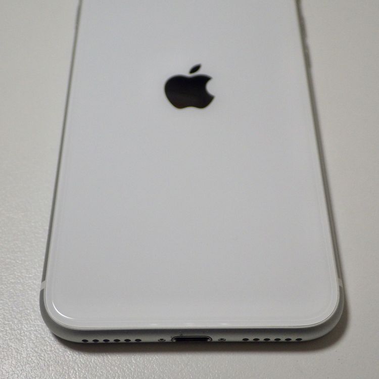 SIM�ե꡼ iPhone SE(�裲����) 64GB �ۥ磻�� ����93% ����̵��