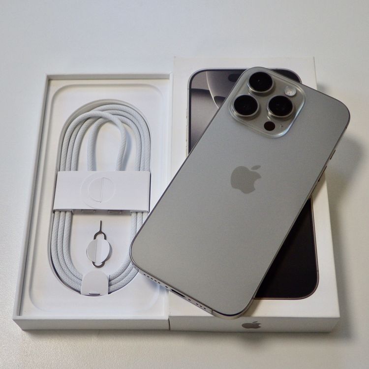 ����Ʊ�� SIM�ե꡼ iPhone16 Pro 256GB ����93% �ʥ���������˥���