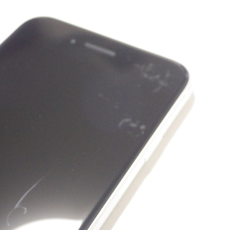 SIM�ե꡼ iPhone SE(�裲����)64GB �ۥ磻�� ����89% IOS15.01