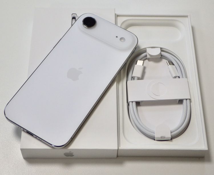 Apple�� Ķ���� SIM�ե꡼ iPhone Air 256GB ����95% �ۥ磻�� ����̵��