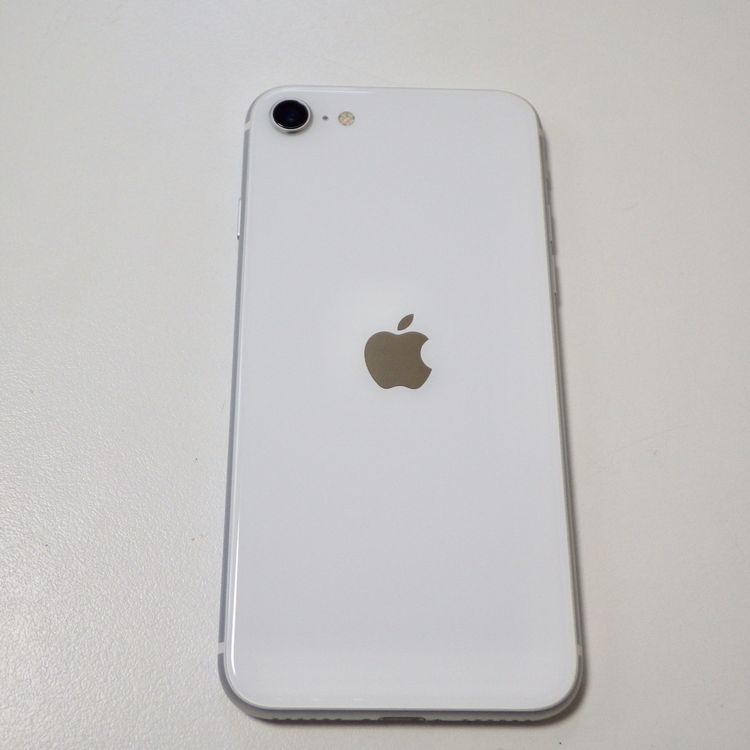 SIM�ե꡼ iPhone SE(�裲����) 64GB ����89% �ۥ磻�� ����̵��