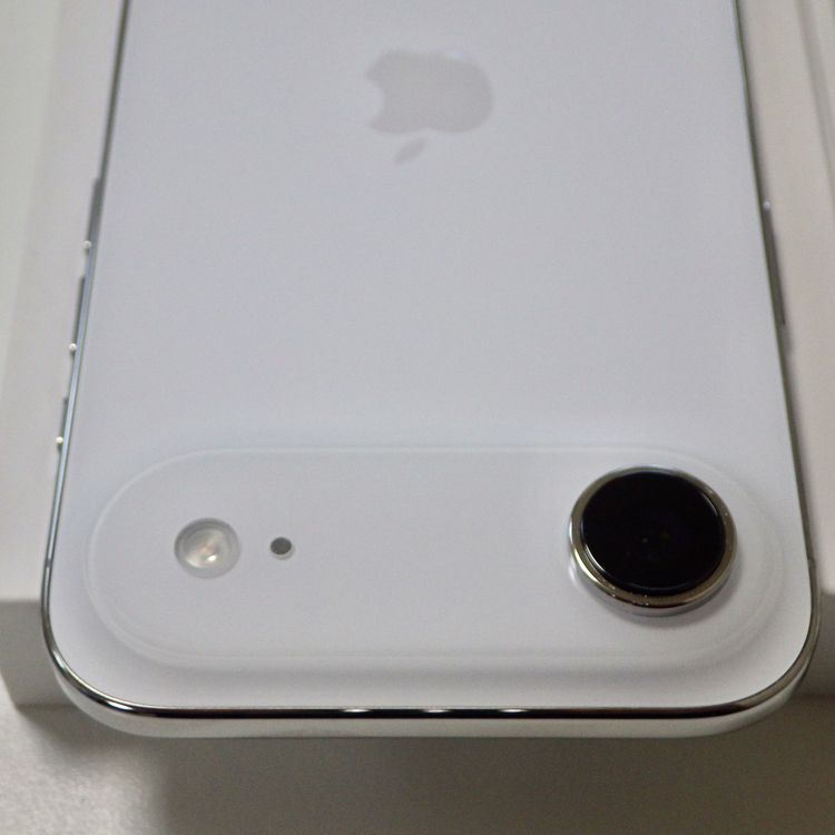 Apple�� Ķ���� SIM�ե꡼ iPhone Air 256GB ����95% �ۥ磻�� ����̵��