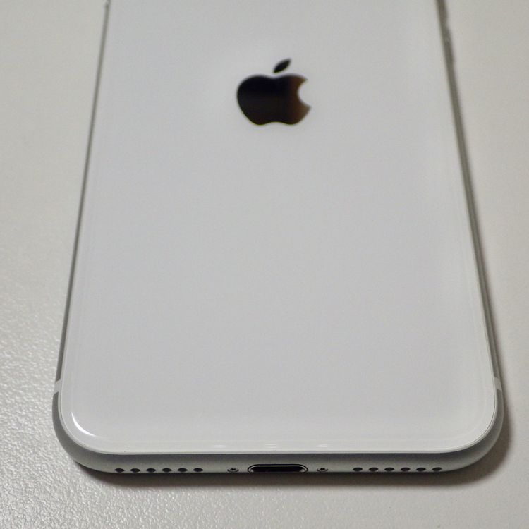 SIM�ե꡼ iPhone SE(�裲����) 64GB �ۥ磻�� ����86% ����̵��