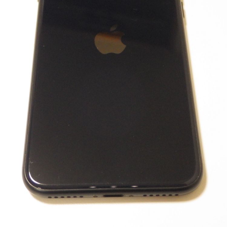 SIM�ե꡼ iPhone SE(��3����) 128GB ����86% �ߥåɥʥ��� ����̵��