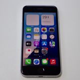 SIM�ե꡼ iPhone SE(�裲����) 64GB �ۥ磻�� ����86% ����̵��