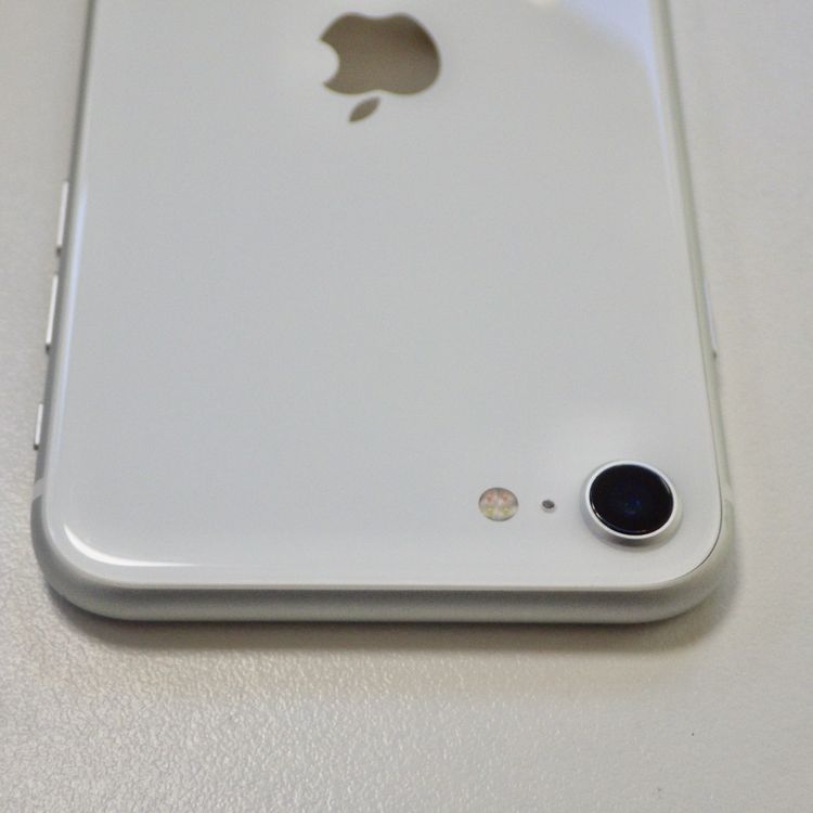 SIMե꡼ iPhone SE(裲) 64GB ۥ磻 81% ̵