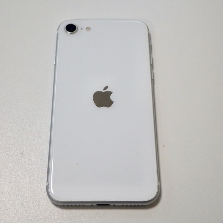 SIM�ե꡼ iPhone SE(�裲����) 64GB �ۥ磻�� ����82% ����̵��