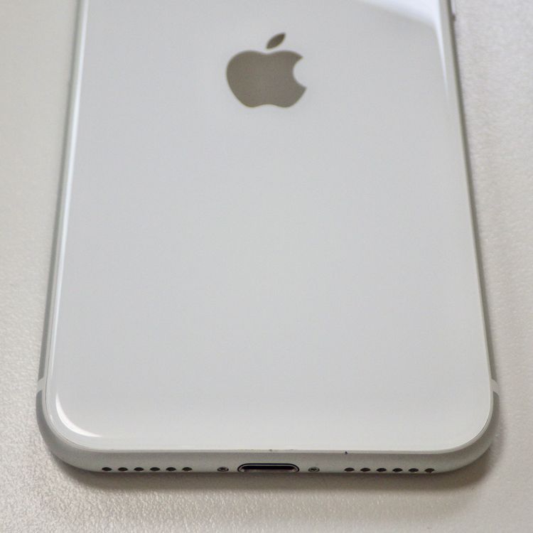 Ķ���� SIM�ե꡼ iPhone SE(�裲����) 64GB �ۥ磻�� ����83% ����̵��