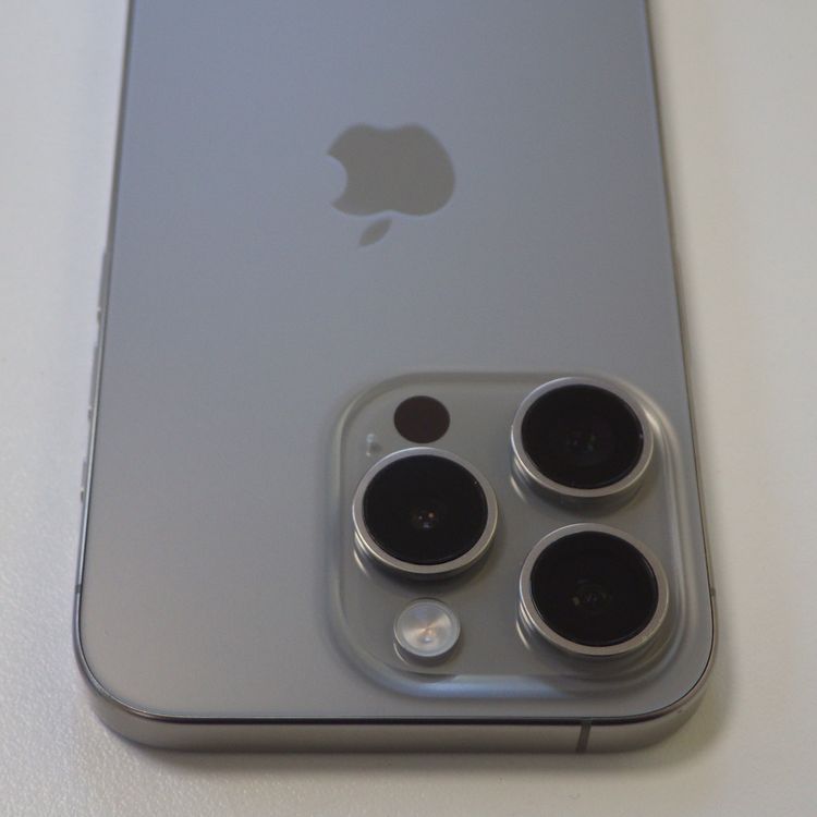 SIM�ե꡼ iPhone15 Pro 256GB ����88% �ʥ���������˥���