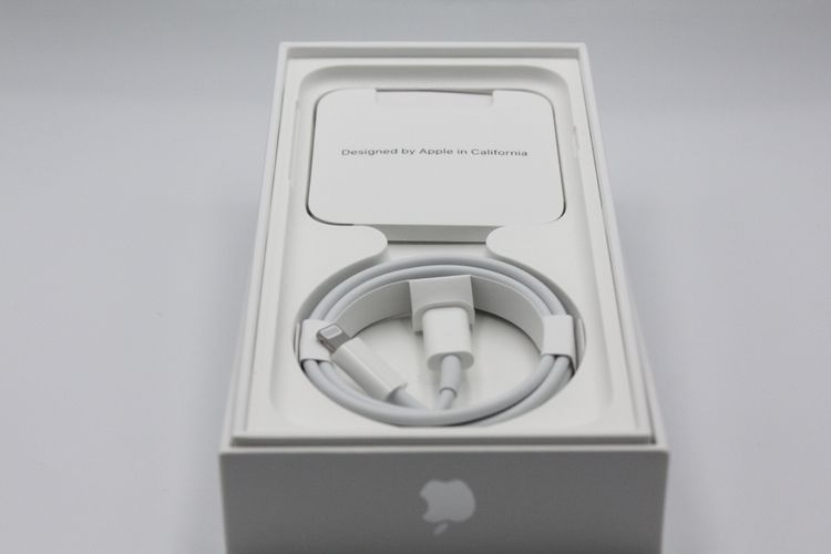 ����̤������ �Хåƥ꡼�����ɹ�(100%) iPhoneSE ��2���� 64GB