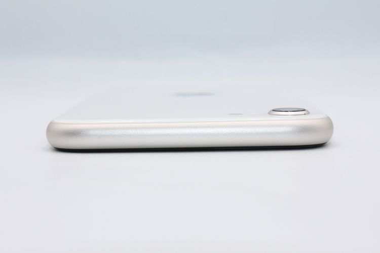 �Хåƥ꡼�����ɹ�(100��) iPhoneSE ��3���� 64GB �������饤�� B���