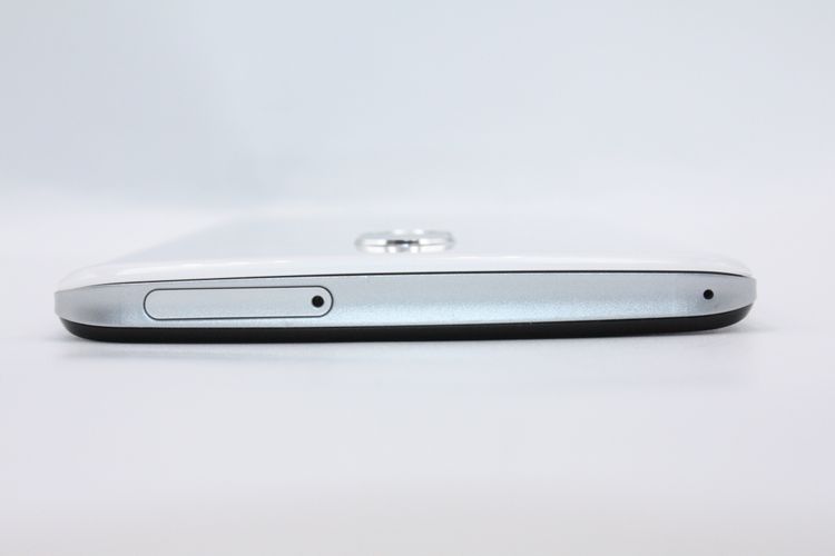 �������ò� AQUOS zero2 SHV47 �ۥ磻�� SIM���å�����Ѥ� B���
