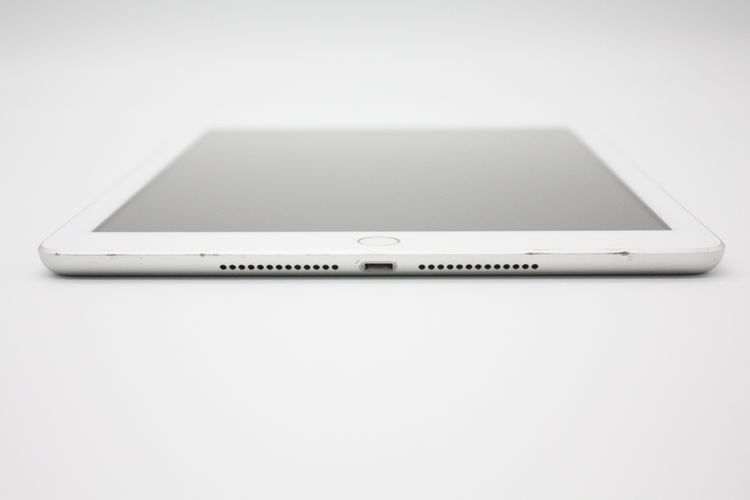 iPad��6���� 32GB Wi-Fi+Cellular��ǥ� Silver SIM�ե꡼ B���