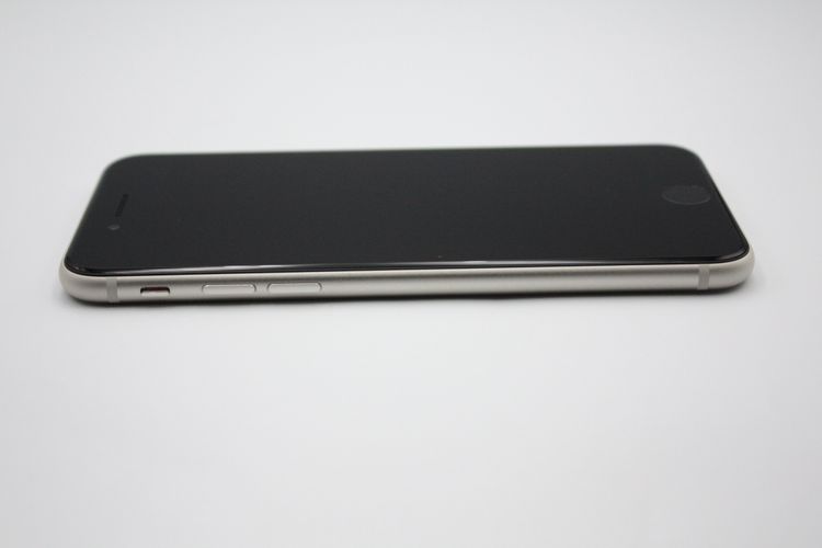 ����Ʊ���ʥХåƥ꡼�����ɹ�(98%) iPhoneSE ��3���� 64GB SIM�ե꡼