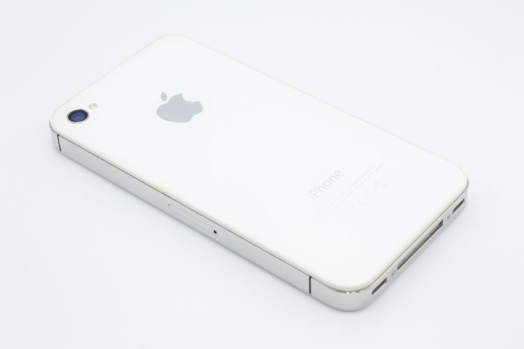 iPhone4s 16GB �ۥ磻�� au �������