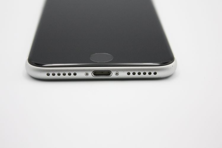 �������ò� iPhoneSE ��2���� 64GB �ۥ磻�� SIM���å�����Ѥ� C���
