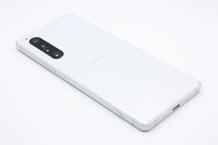 Xperia 1 II SOG01 �ۥ磻�� SIM���å�����Ѥ� B���