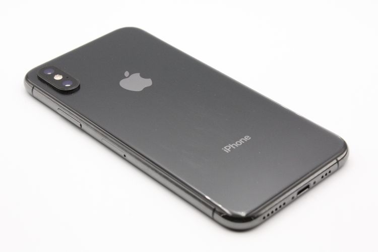 iPhoneXS 64GB ���ڡ������쥤 SIM���å�����Ѥ� C���